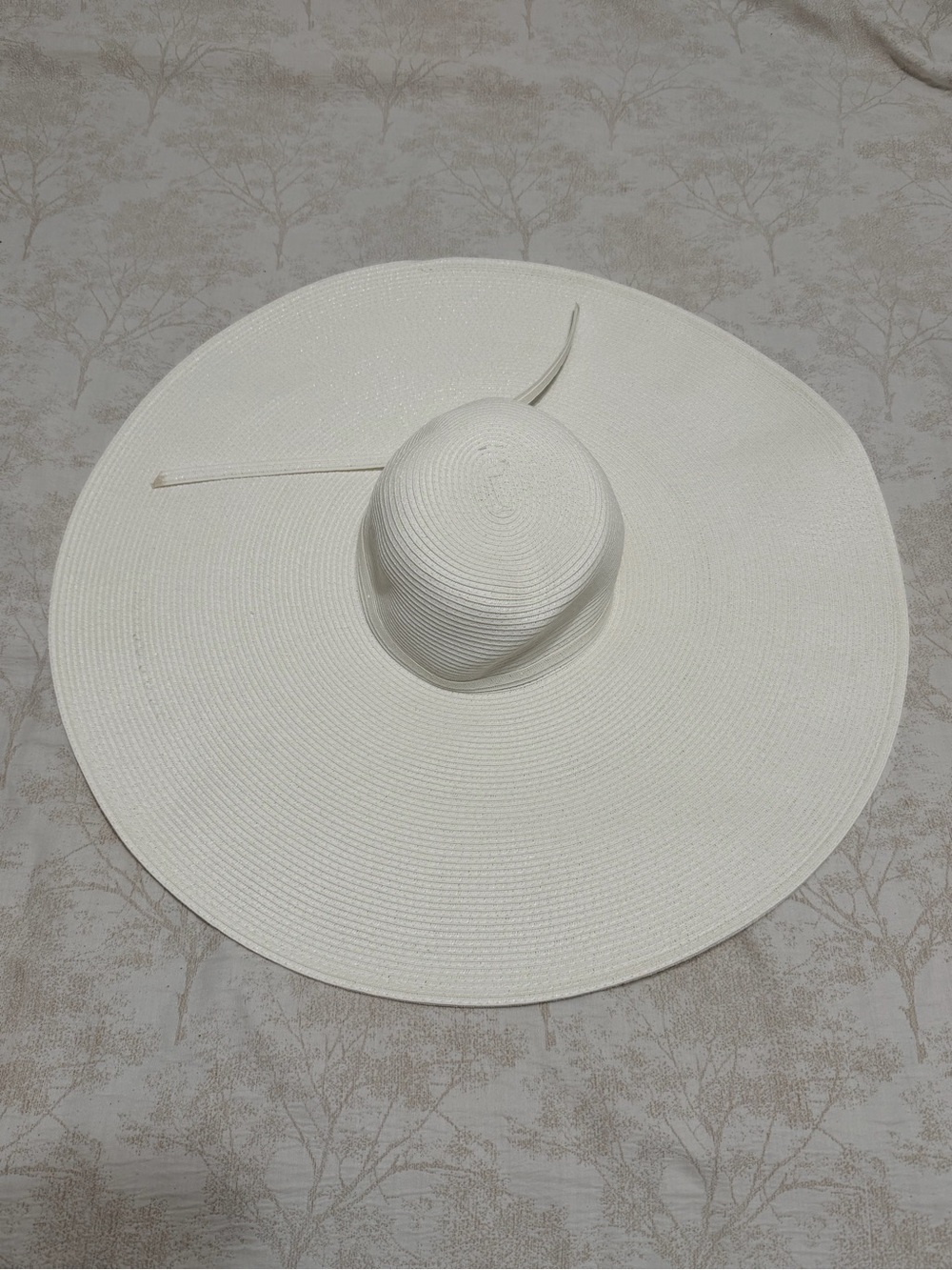 Elegant White Wide-Brim Sun Hat